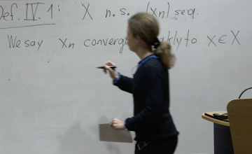 Image of lecturer (Melanie Rupflin) at the whiteboard