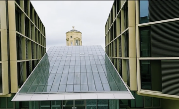 Photo of Andrew Wiles Building and Radcliffe Observatory
