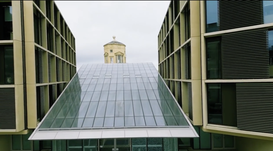 Photo of Andrew Wiles Building and Radcliffe Observatory