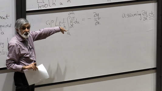 Photo of Philip Maini lecturing Photo of Philip Maini lecturing