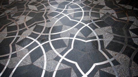 Penrose paving when wet